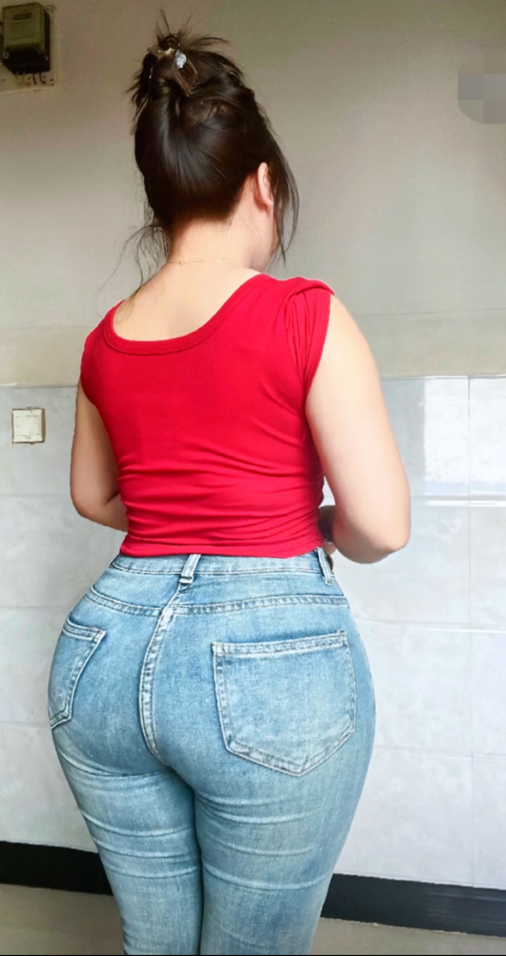 Beautiful woman's butt (Can a beautiful woman's butt be suffocated if she sits on her face for an hour)
